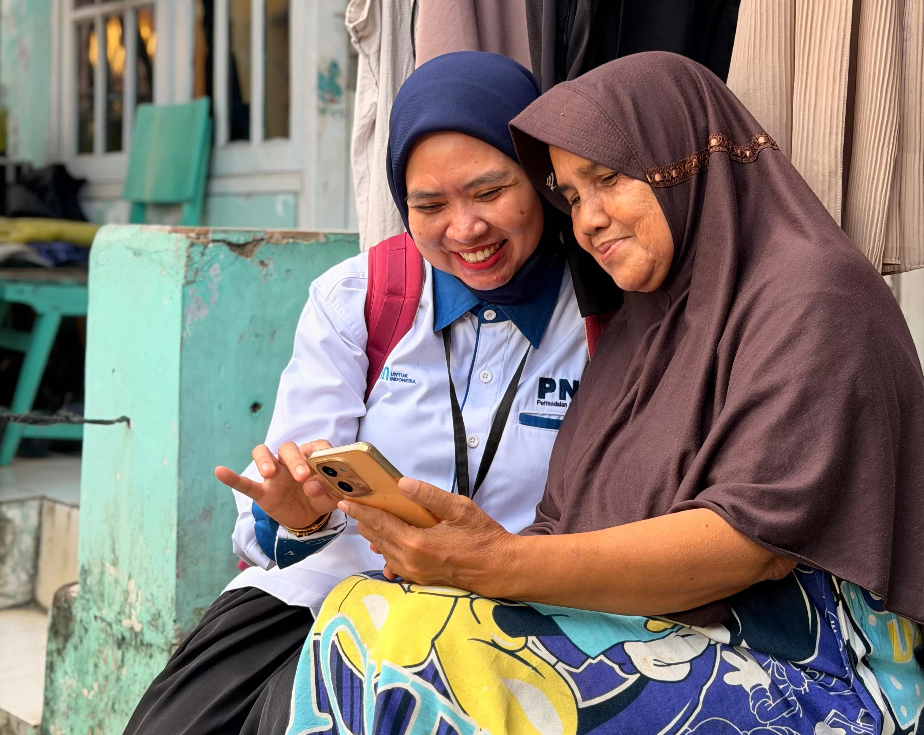 Kisah Siti Patimah Azzahra bangkit dari keterbatasan hingga sukses dan berkontribusi memberdayakan perempuan bersama PNM. (pnm.co.id)