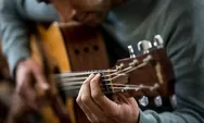 Chord Gitar dan Lirik Lagu Selamanya Cinta - D'Cinnamons dari Kunci G: Andaikan Ku Dapat Mengungkapkan