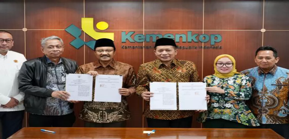 Kementerian Koperasi (Kemenkop) bersama Kementerian Sosial (Kemensos) menandatangani nota kesepahaman (MoU) untuk memperkuat pemberdayaan masyarakat khususnya keluarga penerima manfaat (KPM) dari program bantuan sosial (bansos) pemerintah. (Kalimantansatu.com/Dok. Kemenkop)