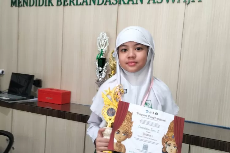 Siswa kelas  V Zaid MINU KH Mukmin Sidoarjo, Desmilana Tenri Zhafeera, berhasil meraih Juara 1 Lomba Mendongeng Tingkat Jawa Timur yang diselenggarakan oleh Balai Bahasa Provinsi Jawa Timur. 