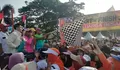 Bikin Merinding! Ribuan Relawan Imam Budi Hartono-Ririn Farabi Arafiq Meriahkan Jalan Santai, Doorprize-nya Umrah dan Gak Habis-habis