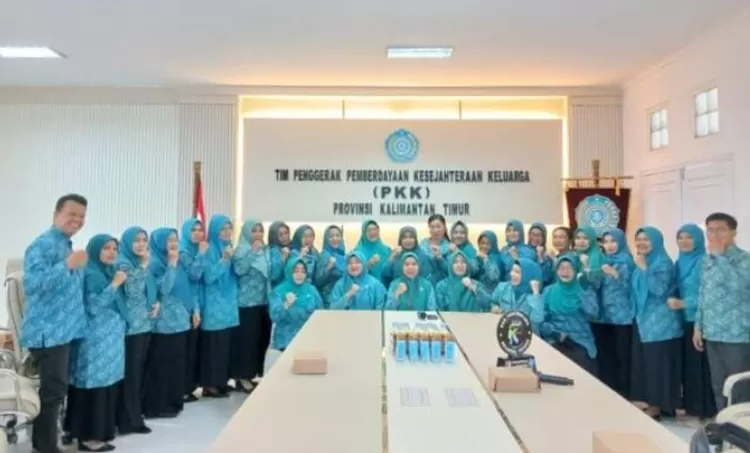 Kunjungan TP PKK Touna ke Kalimantan Timur.