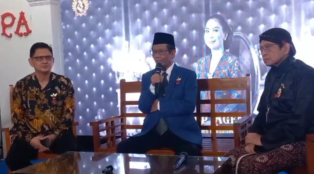 Di Balik Dhaup Agung Putra Bungsu Paku Alam X: Menkopolhukam Mahfud MD ...