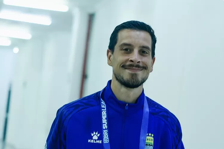 Susunan Pemain Persib Bandung vs Persis Solo (Foto: Gorajuara.com / Instagram @persib)