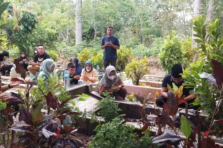 Doa Ziarah Kubur Singkat Di Makam Sebelum Ramadhan Lengkap Latin Dan Artinya Suara