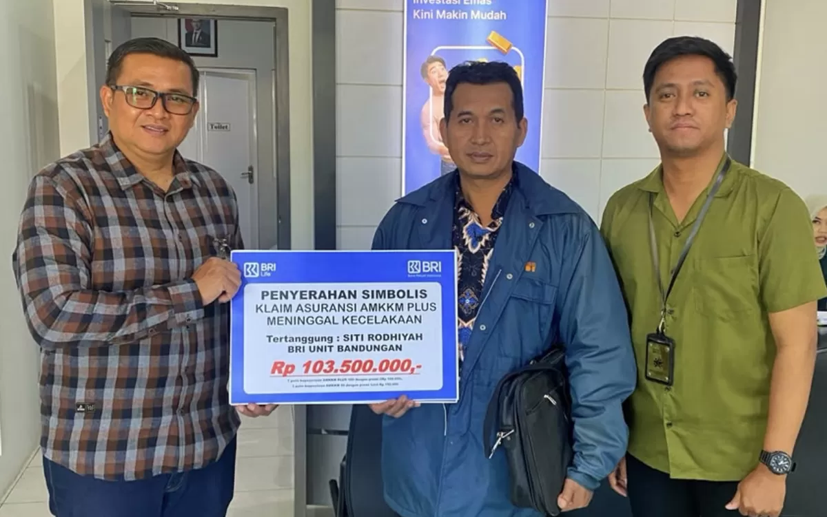 BRI Ungaran Serahkan Klaim Asuransi AMKKM Plus Rp103,5 Juta kepada Ahli Waris Nasabah