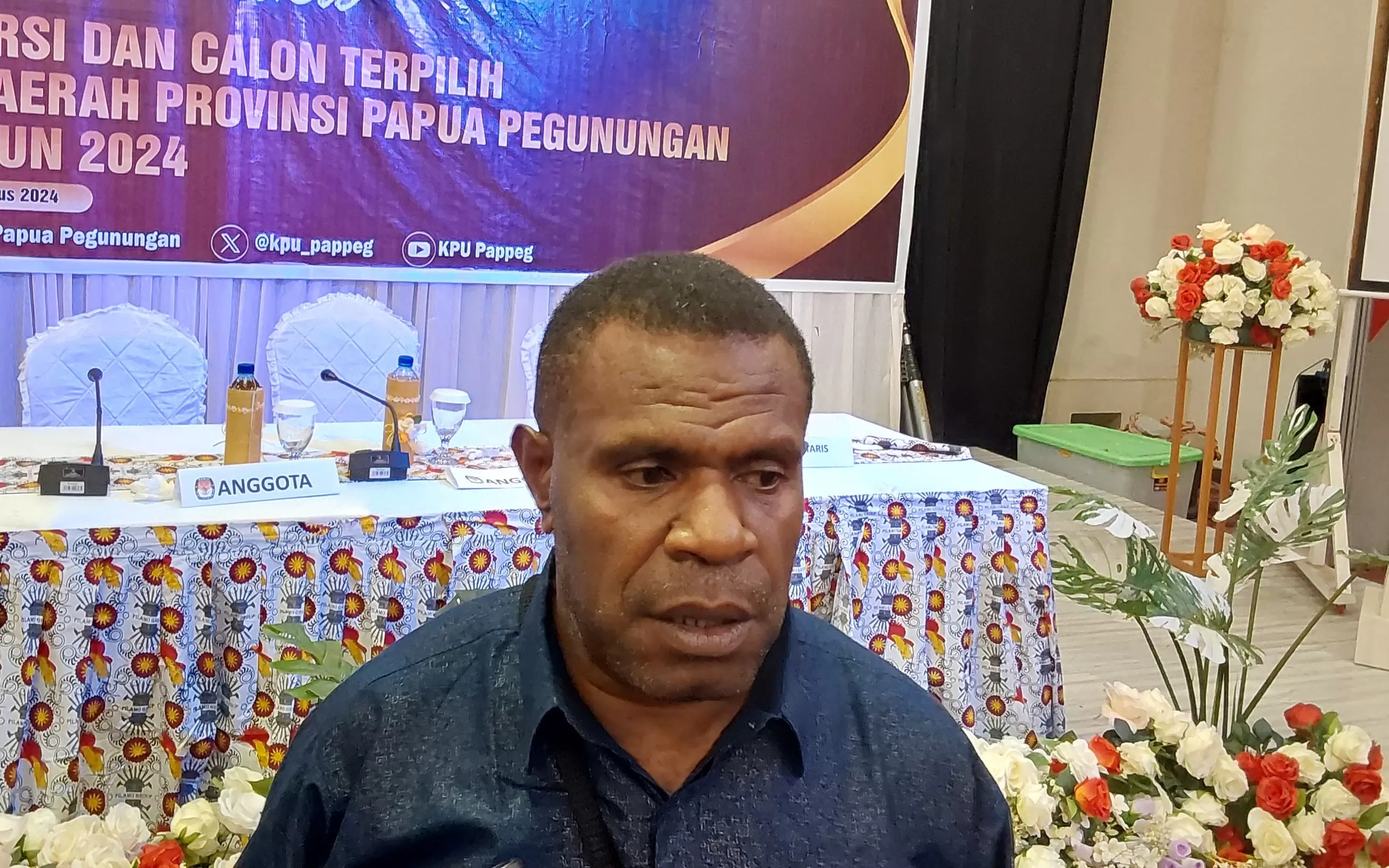 Plh Ketua KPU Prov Papua Pegunungan Naftali Emmanuel Pawika (CENDERAWASIH POS/DENI TONJAU)