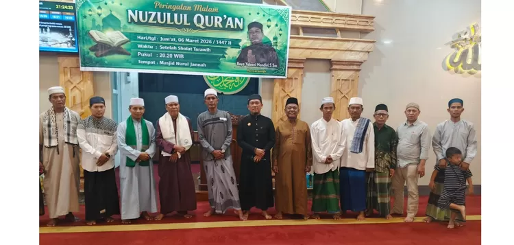 Pengurus Masjid Nurul Jannah Foto bersama tokoh masyarakat usai acara Malam Nuzulul Qur'an.(Foto Humas Masjid Nurul Jannah) 