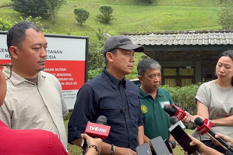 Kemenhut bersama Kementerian ATR/BPN menertibkan tujuh vila di kawasan Forest Hill, Desa Tugu Utara, Kecamatan Cisarua, Kabupaten Bogor. (ISTIMEWA)