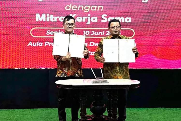 Pj Bupati Bantaeng Andi Abubakar menandatangani kesepahaman dengan LAN dalam pengembangan kemampuan ASN di Jakarta.