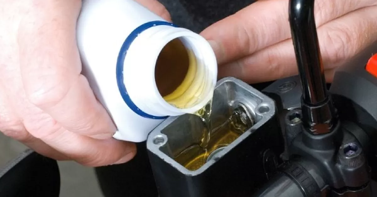 Ilustrasi. Keberadaan minyak rem motor sangat penting.(Foto: Louis)