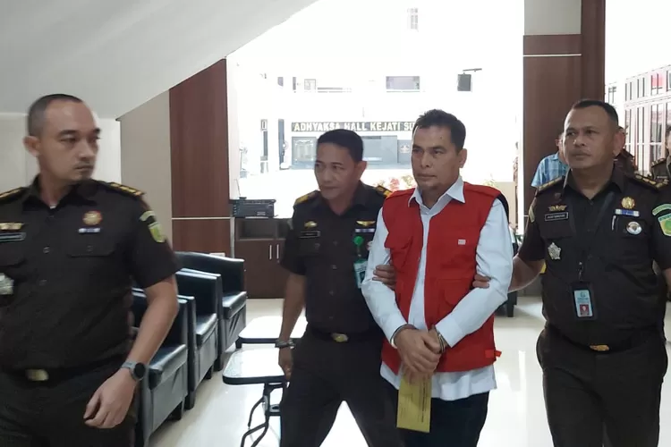 Kejati Sumut Tahan Kepala Dinas Kesehatan Provinsi Sumut, dr Alwi Mujahid Hasibuan