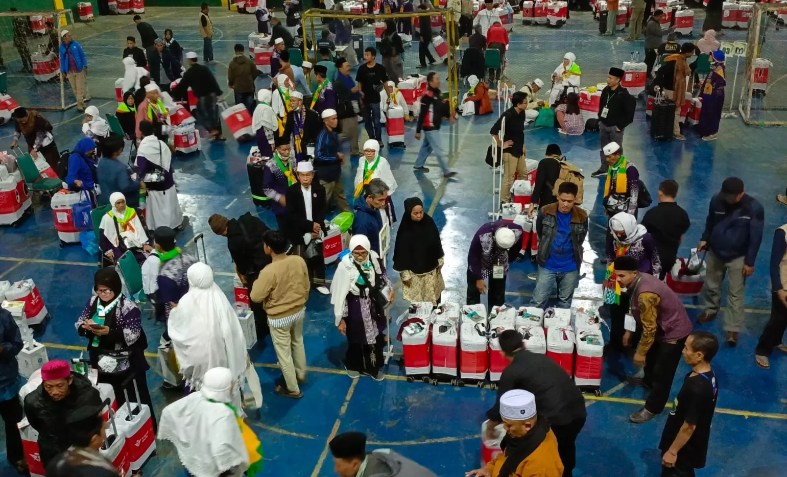 Kloter 40 Jemaah Haji Asal Kabupaten Sukabumi Tiba di Asrama Haji Cikembar  (Rapik Utama )