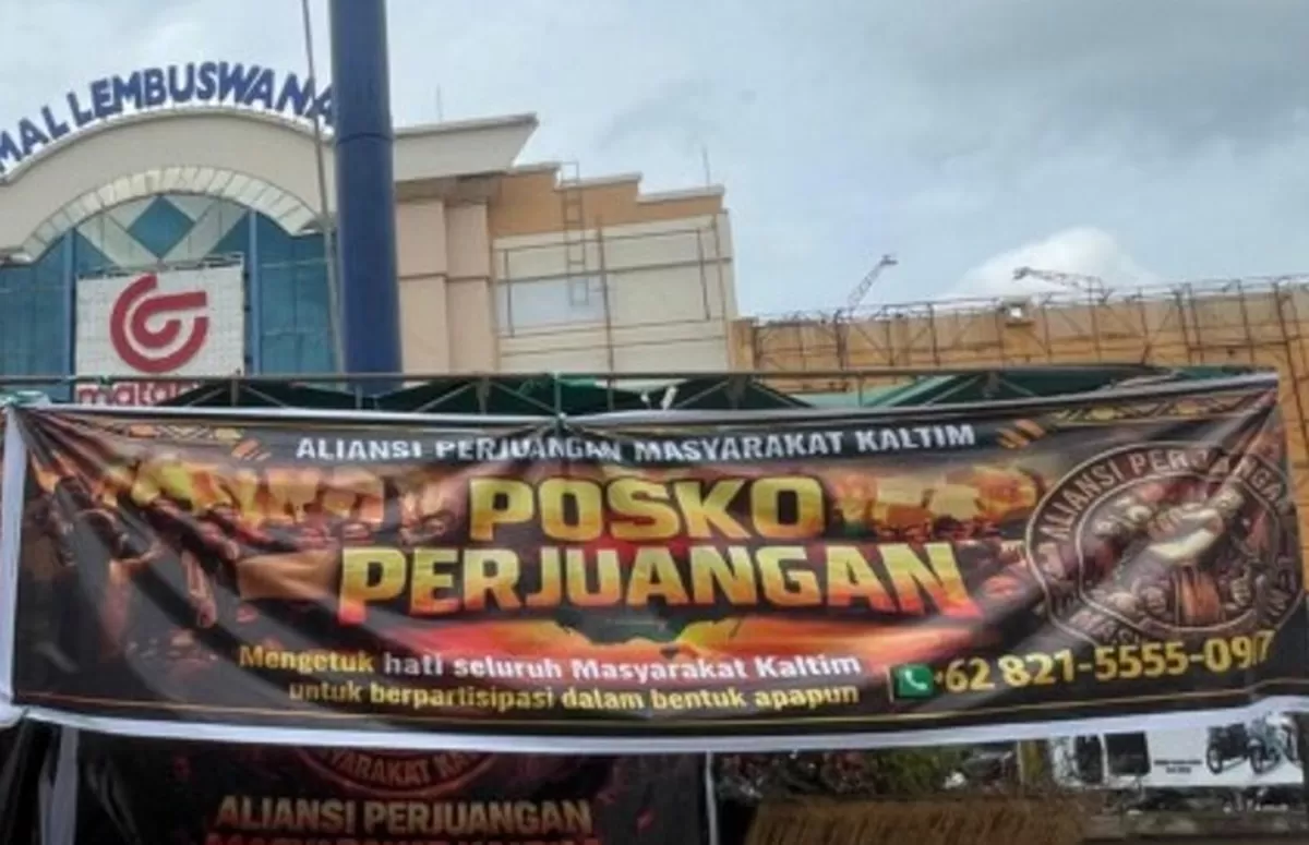 Posko perjuangan didirikan warga Kaltim di simpang Lembuswana Samarinda.