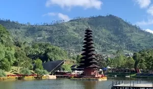 Tempat Wisata di Bandung ini Mirip banget Pura ulun Danu Bedugul, Pas buat Kamu yang Kangen Liburan ke Bali 