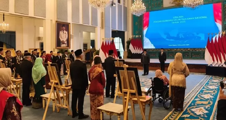 Presiden RI Prabowo Subianto memimpin Upacara Penganugerahan Gelar Pahlawan Nasional 2025 di Istana Negara, Jakarta, Senin (10/11/2025). ANTARA