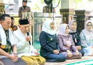 Jelang Hari Bhayangkara, Kapolri Ziarah ke Makam Bung Karno dan Gus Dur