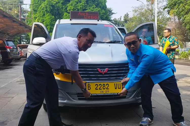 Wuling Confero menjadi angkot AC di Depok yang dalam waktu dekat akan mengaspal. (ANDIKA EKA/RADAR DEPOK)
