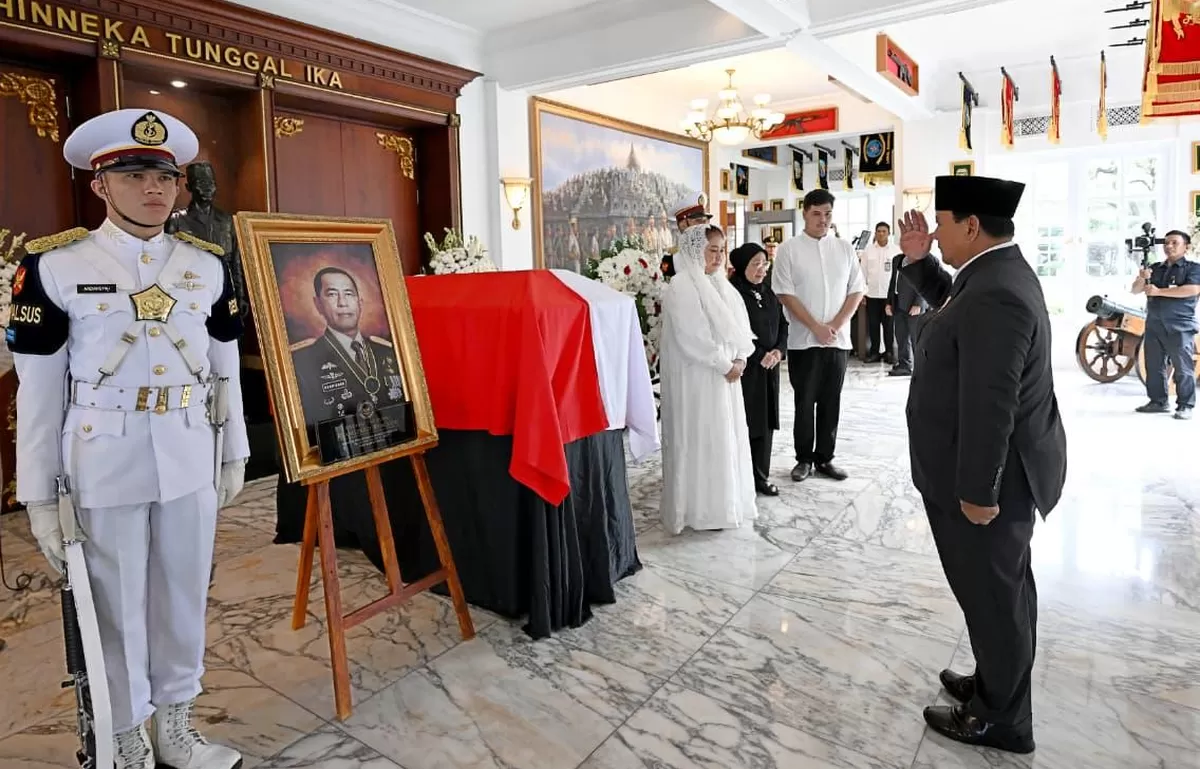  Presiden Prabowo Beri Penghormatan Terakhir kepada Almarhum Jenderal TNI (Purn) Ryamizard Ryacudu. (BPMI Setpres)
