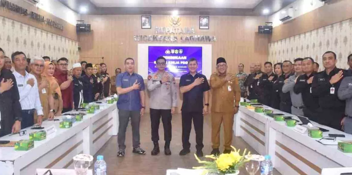 Walikota Tanjungpinang Lis Darmansyah foto bersama Polresta Tanjungpinang Kombes Pol. Indra Ranu Dikarta dan Supervisor Pokjar 12, Brigjen Pol Misbahul Munauwar serta tamu undangan. (Foto: Diskominfo Tanjungpinang)