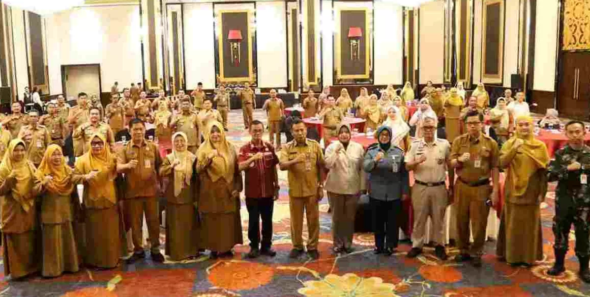 Wawako Raja Ariza foto bersama peserta rakor teknis lintas sektor pelaksanaan program PKG Tahun 2026 tingkat Kota Tanjungpinang. (Foto:Diskominfo Tanjungpinang)