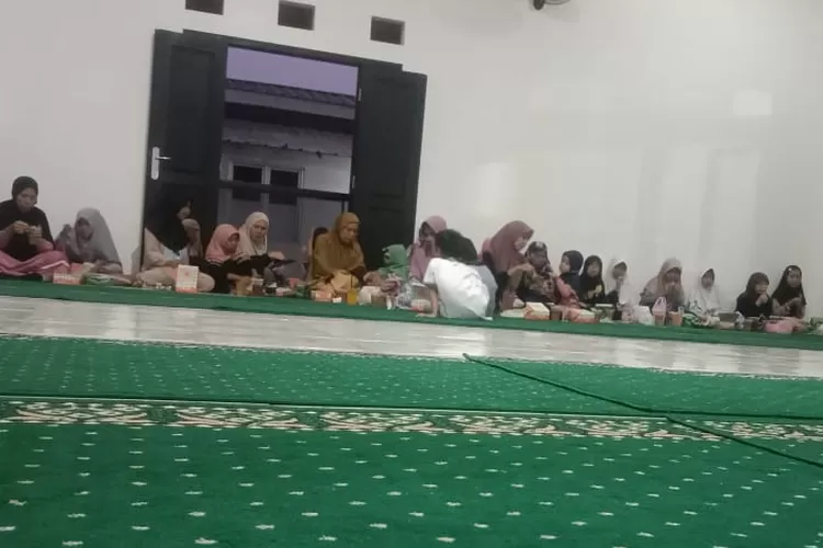 Peserta Itikaf Masjid Djamie Al Ikhlas Cogreg (Jalil/Bogor Times)