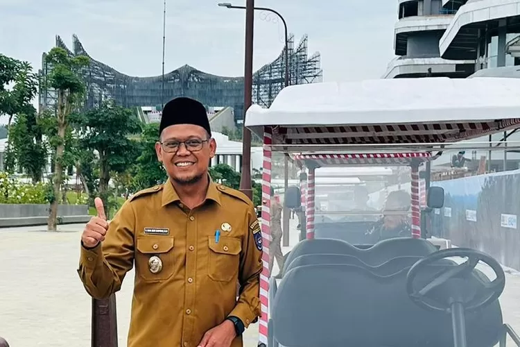 Wakil Walikota Depok Imam Budi Hartono sedang berada di pelataran Istana Garuda IKN, Kalimantan Timur (Kaltim). (RADAR DEPOK)