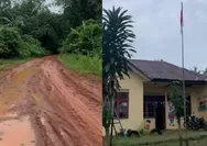 Miris! Puluhan Tahun Jalan di Way Kanan Lampung Rusak Parah, Warga: Anak Sekolah Jatuh Sampai Pulang Lagi