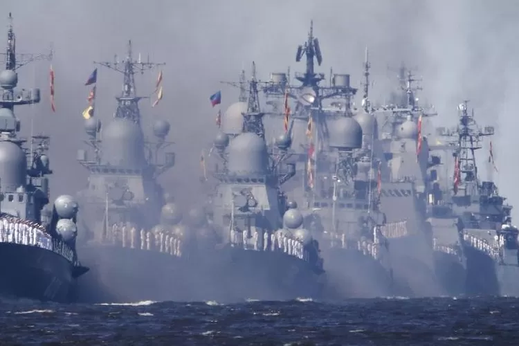 Empat kapal perang milik Angkatan Laut Rusia berlabuh di Pelabuhan Tanjung Perak, Surabaya, Jawa Timur (Kibrispdr)