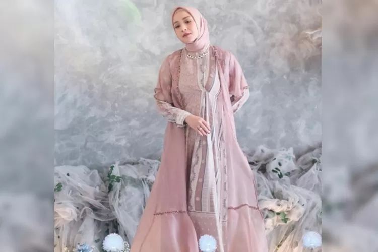 8 Rekomendasi Baju Lebaran Ala Nagita Slavina Intip Gayanya Yuk