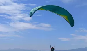 HTM Rp 20 Ribu Bisa Mengelilingi Gunung Ciremai dengan Paralayang di Paralayang Adventure Land Majalengka