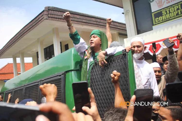 Viral! Pondok Pasantren Tajul Alawiyyin Diserang, Habib Bahar Smith Angkat Pedang