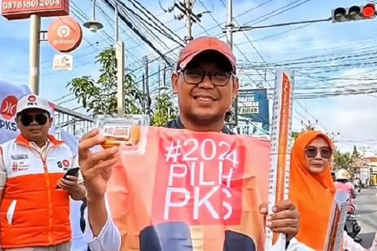 Ketua DPD PKS Depok, Imam Budi Hartono didampingi istri Etty Matyati Salim gelar Flashmob Kampanye bertajuk Seger Bener yang bertujuan untuk menyampaikan gagasan-gagasan PKS untuk masyarakat di Kota Depok. (INSTAGRAM IMAM BUDI HARTONO)