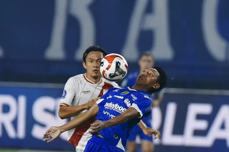 Persib Bandung Pimpin Persis Solo 1-0 di Babak Pertama (Foto: Gorajuara.com / Instagram @persib)