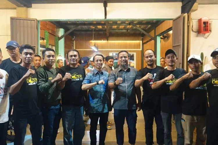 Calon Gubernur Sulsel Andi Sudirman Sulaiman (Andalan) dan calon Bupati Bulukumba Jamaluddin M Syamsir (JMS) serta Korkab Team Dozer Ichi Indrawan. (Arjun Al-Falaq)