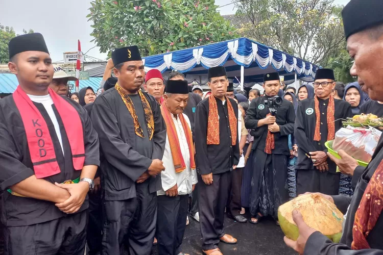 Ketua Kumpulan Orang-orang Depok (KOOD) wilayah Cimanggis, Tri Sakti Anggoro saat menghadiri Festival Sedekah Bumi Kramat Ganceng. (ISTIMEWA)