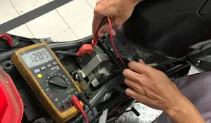 Sobat Depok Harus Tahu, ini Beberapa Penyebab Aki Sepeda Motor Cepat Drop, Nomor Terakhir sering Dilupakan