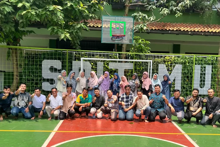 Foto bersama guru SDIT MU Cinere, usai kegiatan yang bertajuk &lsquo;Kompetensi Guru Menuju Performance Terbaik&rsquo;.  (ANDIKA EKA/RADAR DEPOK)