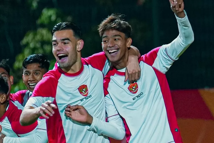 Para pemain Timnas Indonesia U-20 terlihat enjoy menjalani latihan jelang pertandingan melawan Iran di Grup C Piala Asia U-20 2025