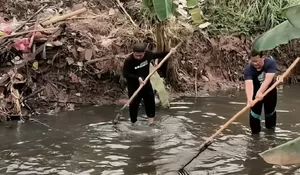 Area Masjid Baiturrahman Banjir, Kecamatan Cinere Sama Gandul Depok Bersihkan Kali Pinang