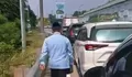 Viral! Supian Suri Arungi Macetnya Jalan Sawangan Raya, Warganet : Menyala Pak Wali