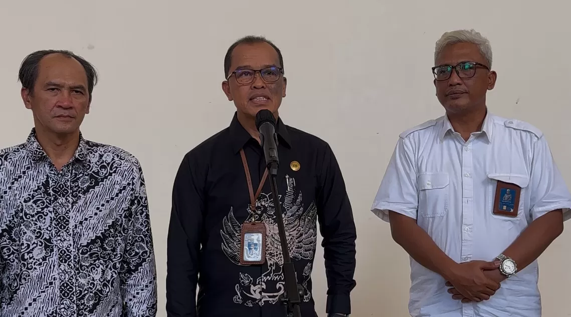 Sekda DIY saat memberikan pemaparan pada media terkait UMP DIY (Harminanto)