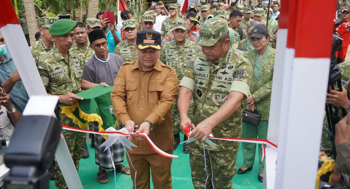 TNI Angkatan Darat (TNI AD) melalui program Jembatan Garuda membangun 11 jembatan perintis (gantung) di berbagai wilayah Provinsi Aceh guna membuka akses transportasi masyarakat yang sebelumnya terisolasi akibat kerusakan infrastruktur pascabencana. (Kalimantansatu.com/Dok. Dispenad)