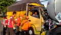 Diduga Mengantuk Tabrak Truk Tangki di Pantura Patebon, Sopir Terjepit