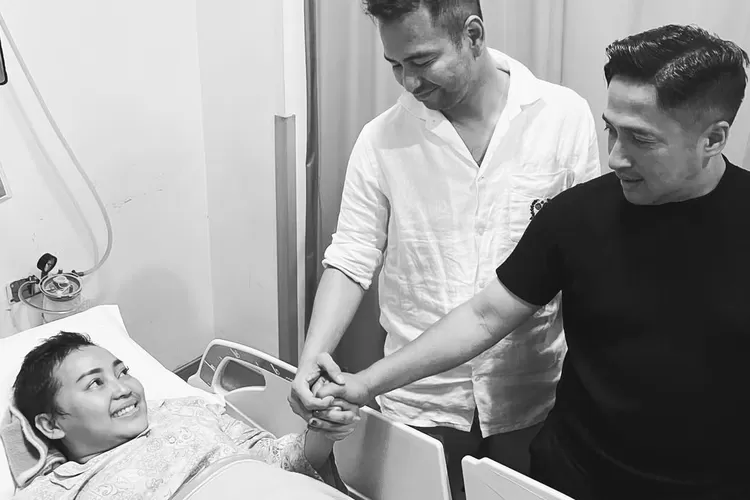 Raffi Ahmad dan Irfan Hakim menjenguk Mpok Alpa (Foto: Gorajuara/ Instagram/ @raffinagita1717)