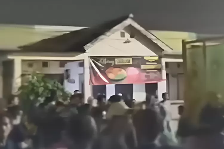 Warga gerebek Yayasan Panti Asuhan di Tangerang (Foto: x.com/dhemit_is_back)