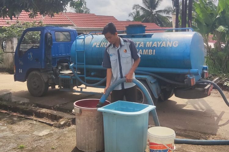 Komitmen Pelayanan Tirta Mayang Salurkan Air Tangki Gratis bagi Pelanggan Wilayah Terdampak