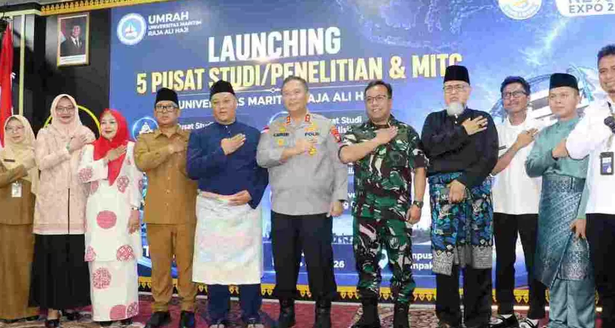 Ketua TP PKK Kota Tanjungpinang, Yuniarni Pustoko Weni foto bersama usai peluncuran UMRAH Nexus Expo 2026.(Foto:Diskominfo Tanjungpinang)