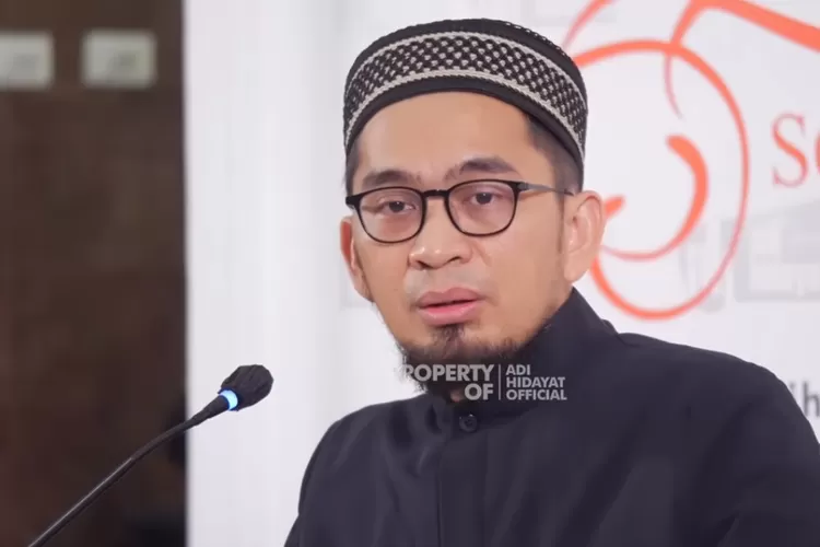 Ustaz Adi Hidayat Jelaskan Hukum Membatalkan Puasa Ketika dalam Perjalanan Mudik (Tangkapan Layar YouTube Adi Hidayat Official)
