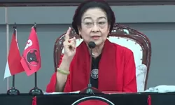 Megawati Nyinyir Lagi, Bilang PDIP Besar Bukan Jasa Presiden, Jokowi Ogah Hadir Lebih Pilih ke Luar Negeri